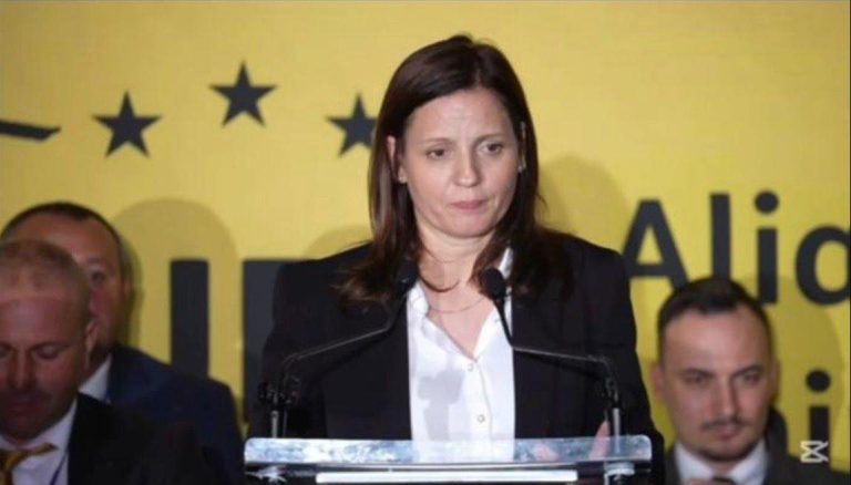Ionelia poza
